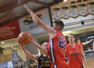 Lakers through to big dance