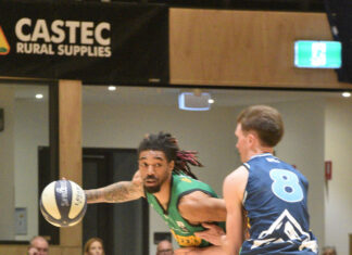 Pioneers snatch victory in dying seconds